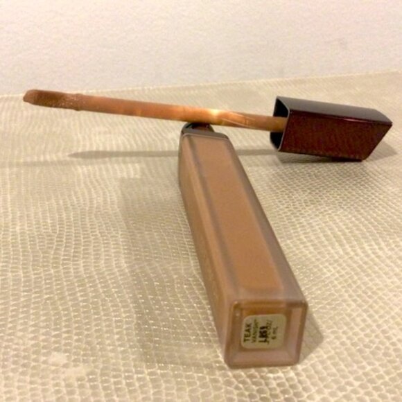 Vanish™ Airbrush Concealer in TEAK - Picture 3 of 3